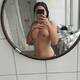 Selfie topless dopo la doccia